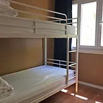 Hostal Avenue & *