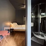 Hostal Avenue &