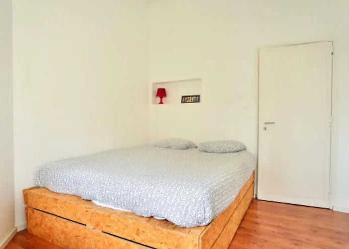 ホステル Avenue & *