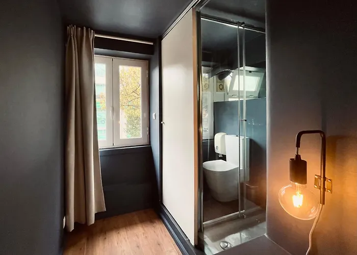 Avenue & Hostel Lisbon